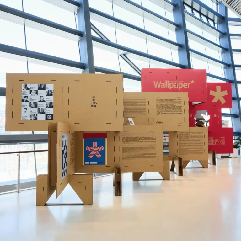 Advertising display packaging made from honeycomb paper